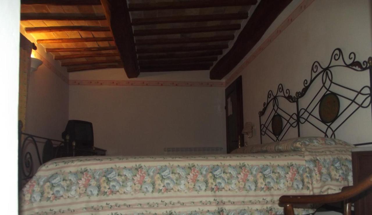 Agriturismo Villa Gabbiano Capodacqua (Assisi) Quarto foto